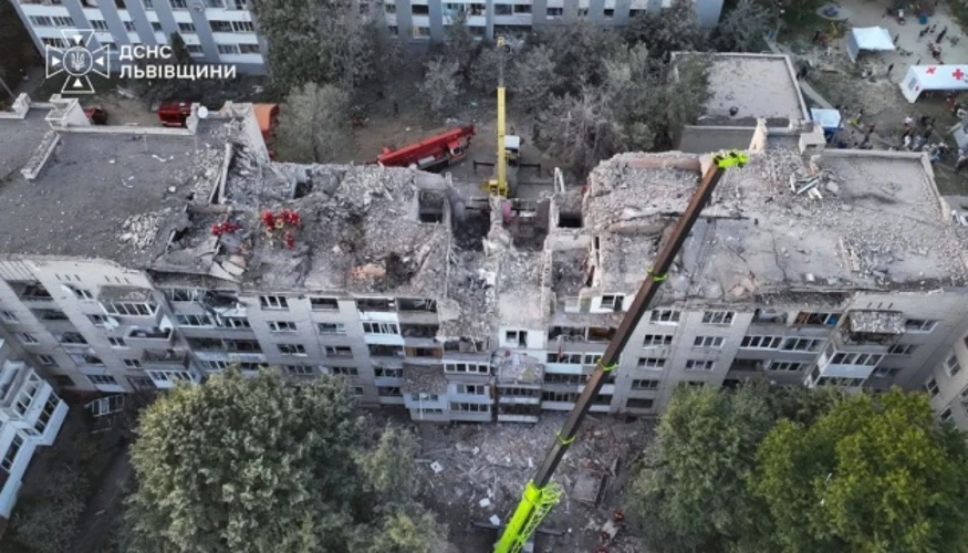 Ліквідація наслідків російського обстрілу у Львові, 30 липня (фото: ДСНС Львівської області)