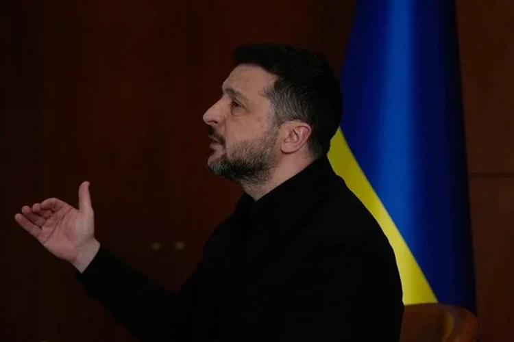 Володимир Зеленський та наслідки руйнувань у Києві після нічного удару