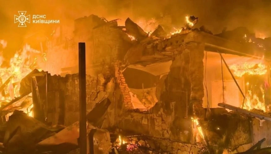 Наслідки атаки БПЛА в Броварському районі Київської області: пошкоджені приватний будинок, господарські споруди та