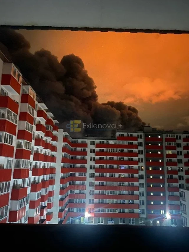 Пожежа на складі в Колпіно: що сталося, де горить і що відомо