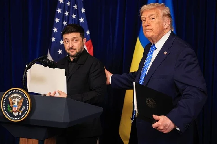 Володимир Зеленський і Дональд Трамп під час телефонної розмови