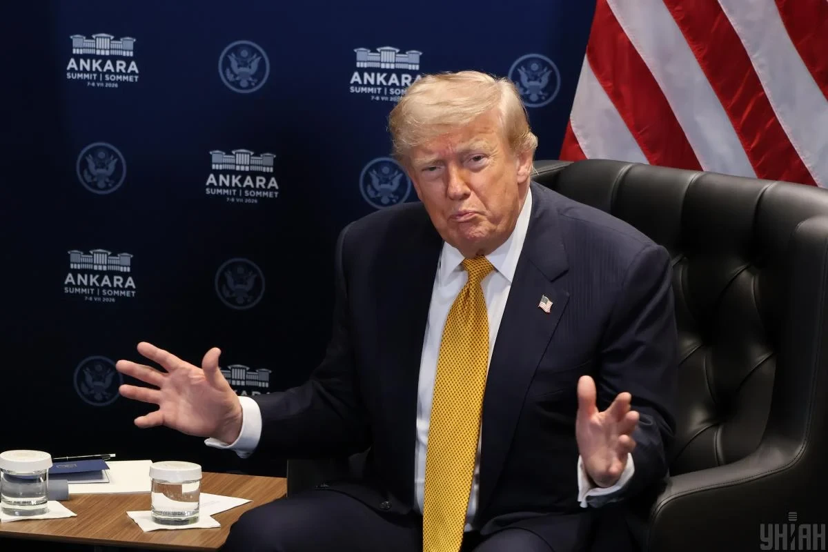 Дональд Трамп під час спілкування з журналістами 16 жовтня