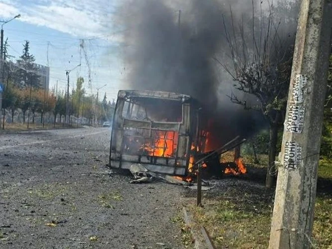 Пасажирський автобус, що потрапив під удар РФ у Краматорську 8 жовтня 2026 року