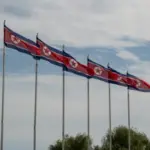 Три самохідні гаубиці КНДР калібру 122 мм біля міжкорейського кордону